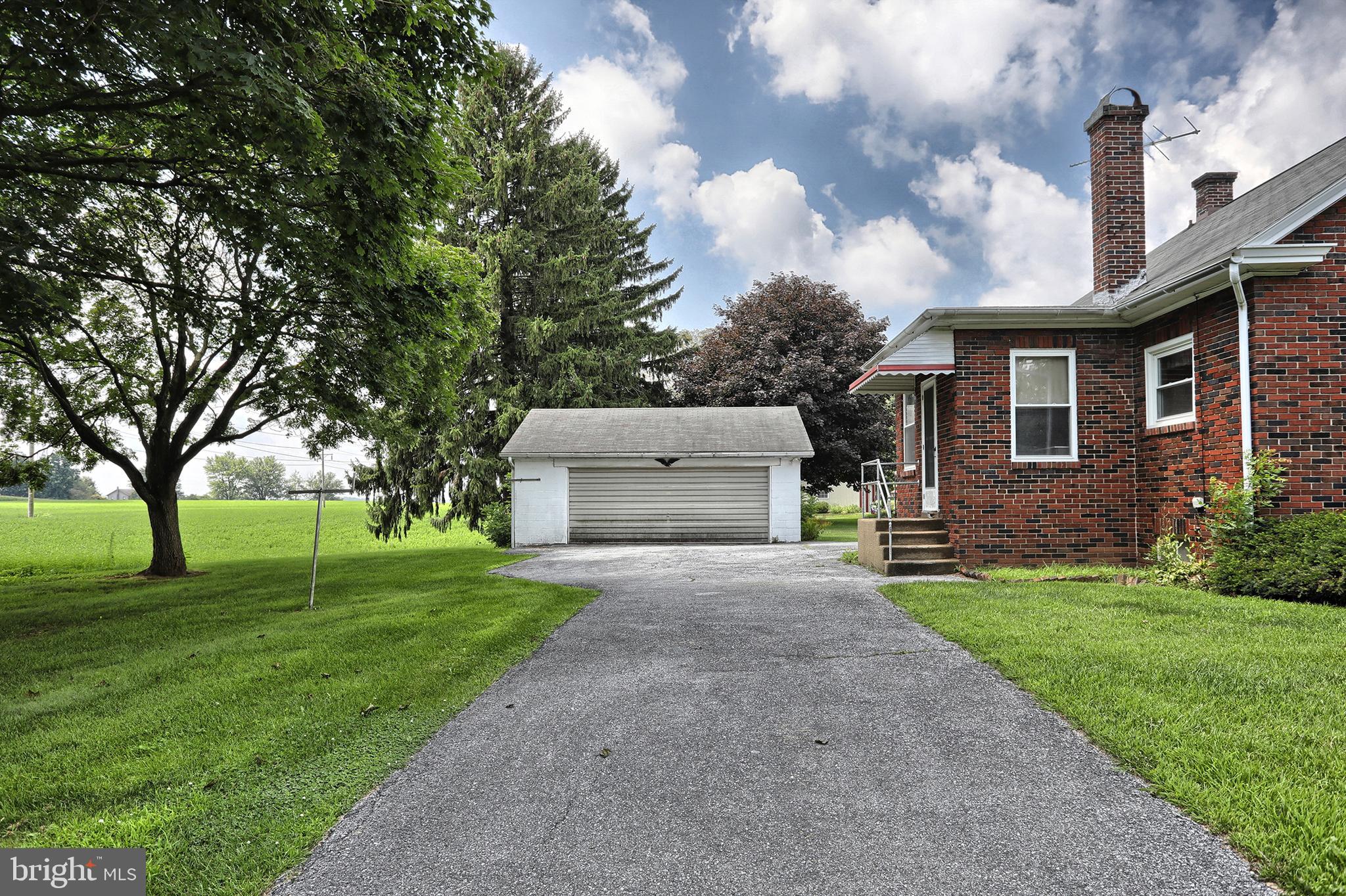 1321 Birch Road Lebanon, PA 17042 - Photo 3 of 31 Lots of parking, 2 car garage