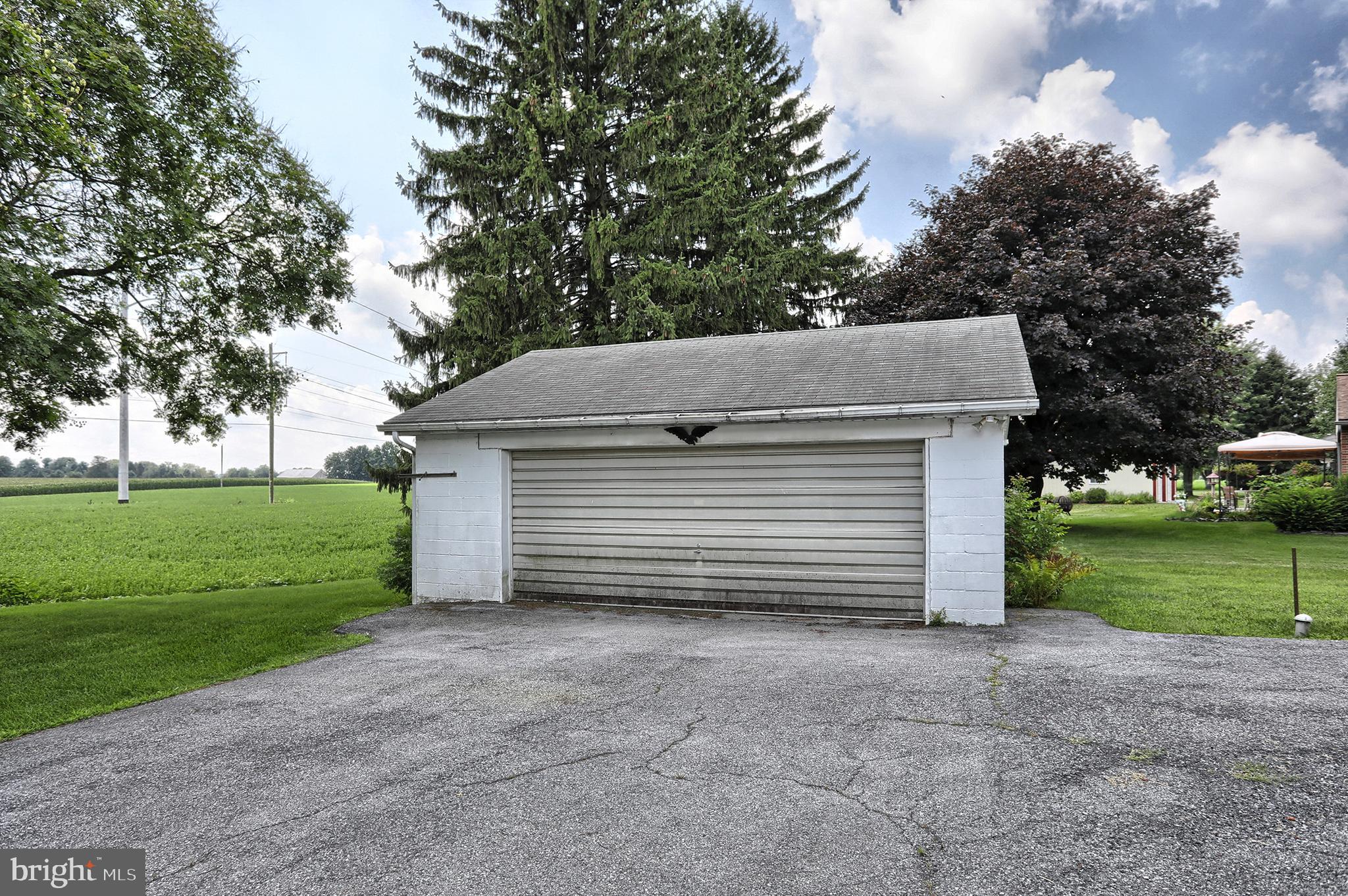 1321 Birch Road Lebanon, PA 17042 - Photo 4 of 31 2 car detached garage