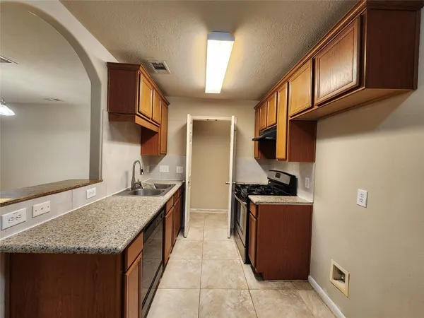 $1,895 | 11111 Valley Kings Drive, Houston, TX 77089