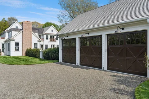 $12,995,000 | 5 Eileens Path, East Hampton, NY 11937