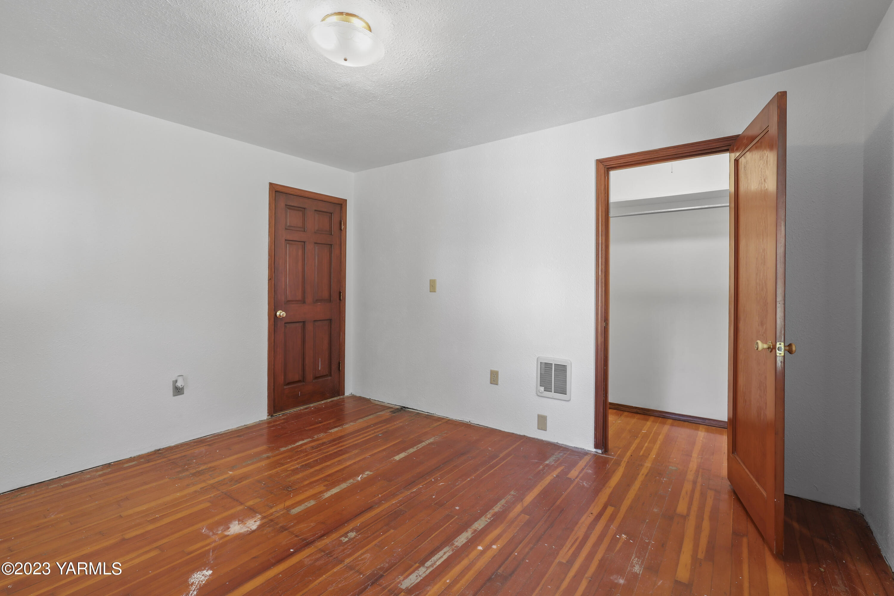 17271 Summitview Road Cowiche, WA 98923 - Photo 13 of 20 a view of empty room with wooden floor
