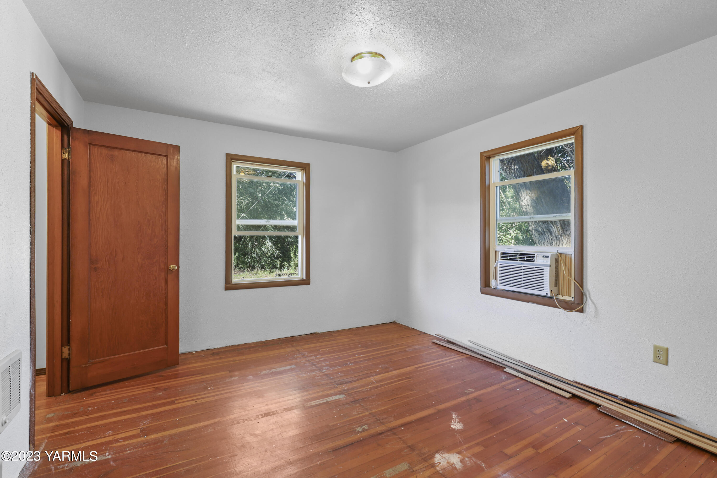 17271 Summitview Road Cowiche, WA 98923 - Photo 14 of 20 a view of an empty room with wooden floor and a window