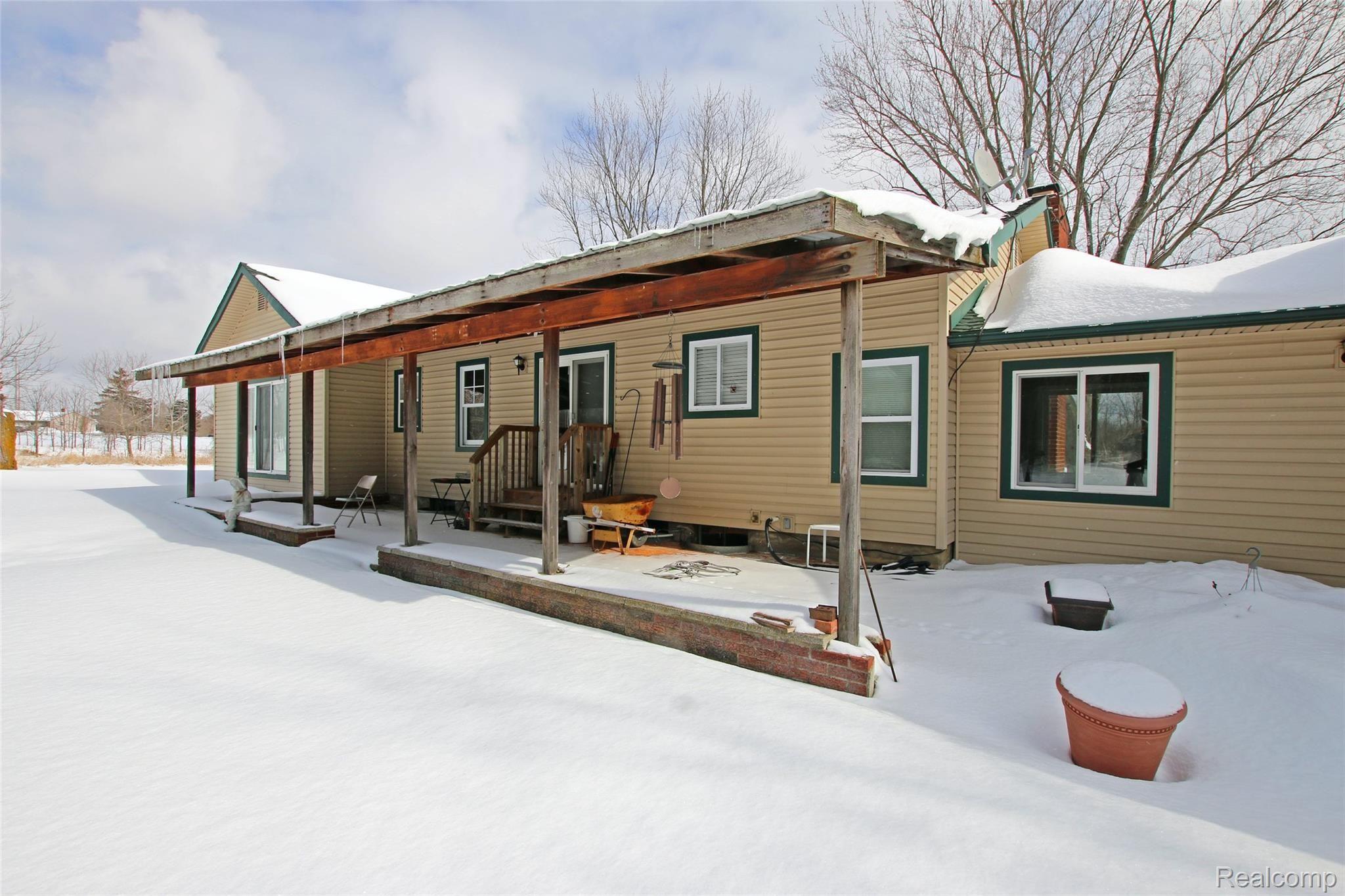 11348 Fenton Road Fenton, MI 48430 - Photo 44 of 47 44) Back Porch.jpg