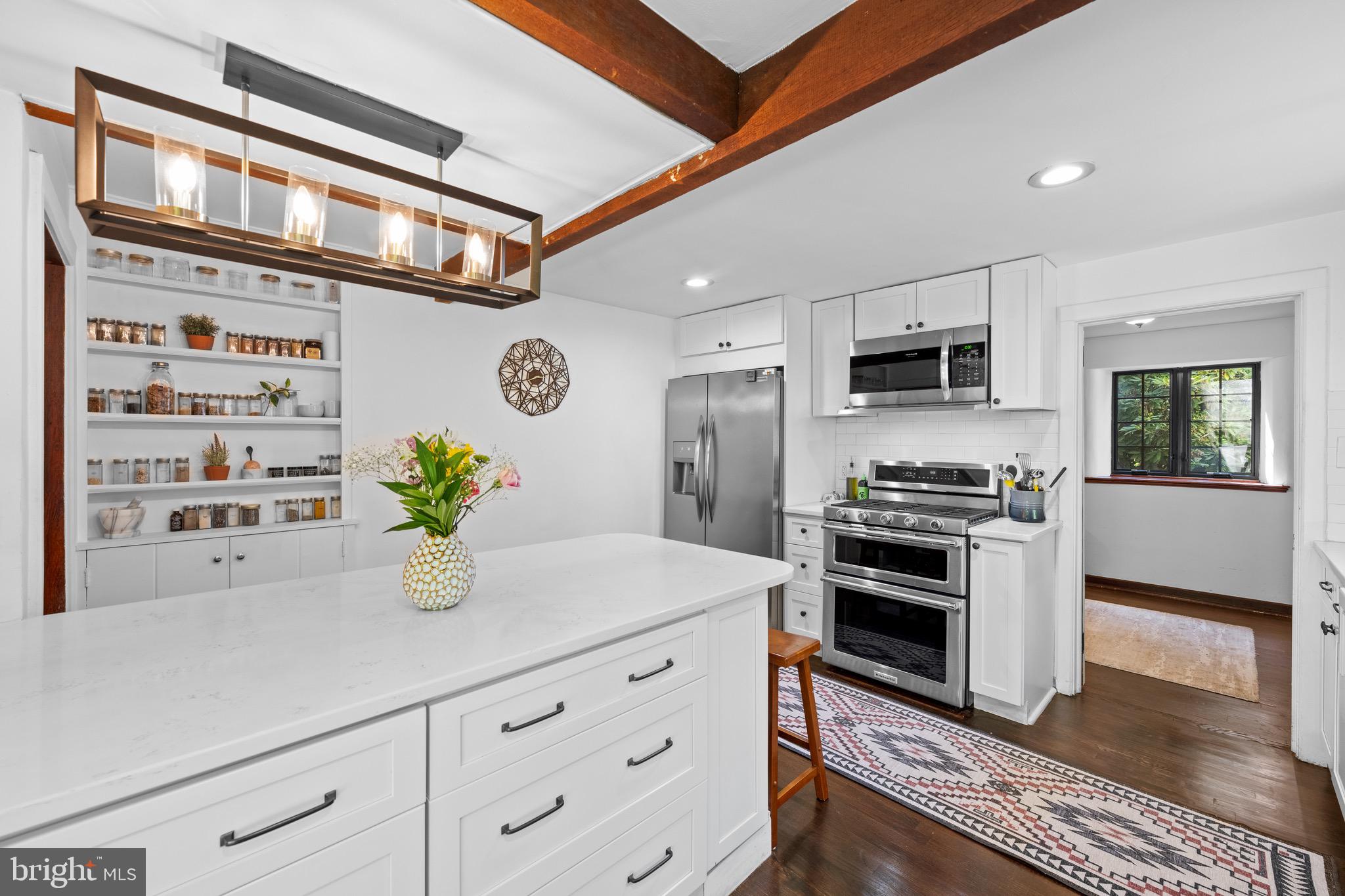 901 Twyckenham Road Media, PA 19063 - Photo 3 of 40 Eat-in Kitchen with Island