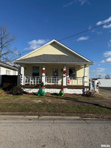 $169,900 | 605 Follis Avenue, Johnston City, IL 62951