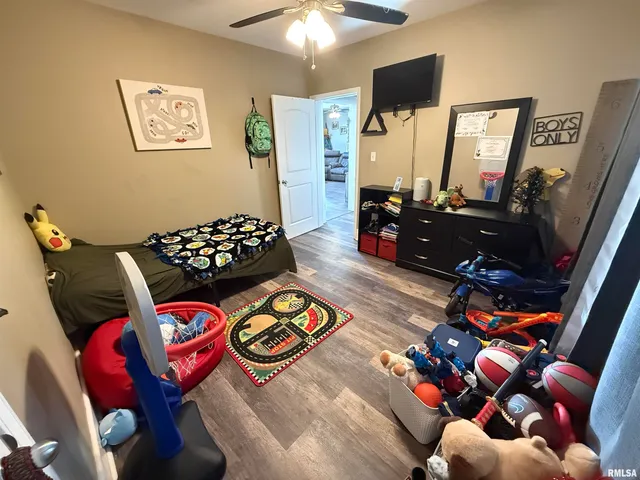 $169,900 | 605 Follis Avenue, Johnston City, IL 62951