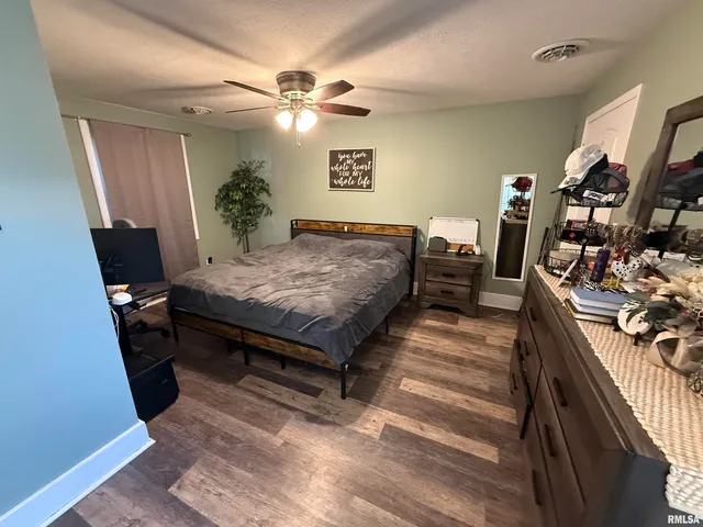 $169,900 | 605 Follis Avenue, Johnston City, IL 62951