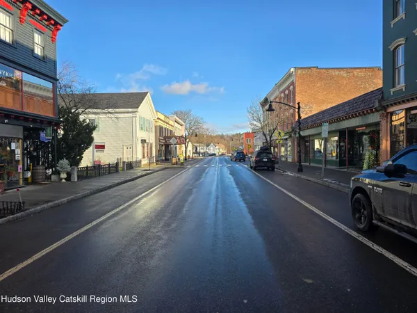 $1,700 | 33 Main Street, Unit 3, Chatham, NY 12037