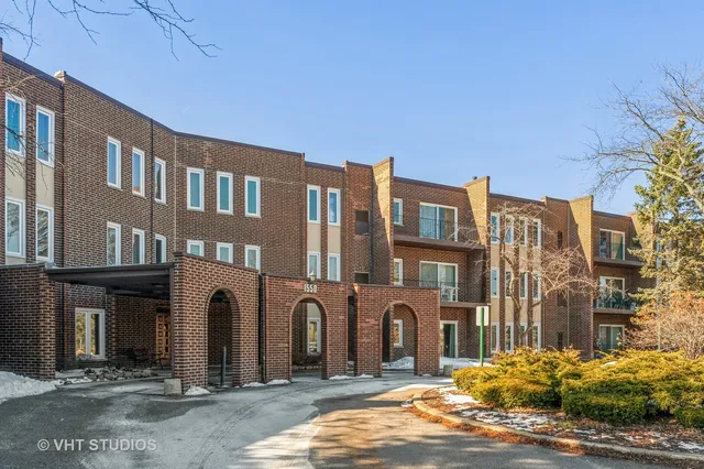 $2,000 | 1550 Sandpebble Drive, Unit 306, Wheeling, IL 60090