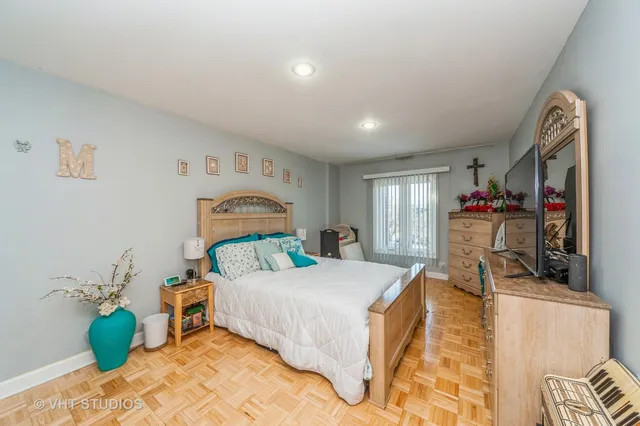 $2,000 | 1550 Sandpebble Drive, Unit 306, Wheeling, IL 60090