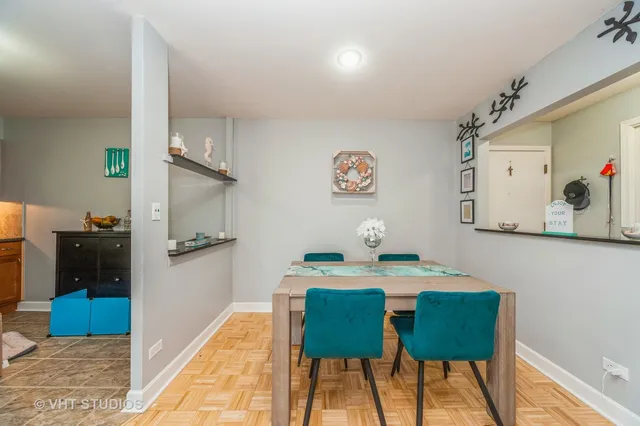 $2,000 | 1550 Sandpebble Drive, Unit 306, Wheeling, IL 60090