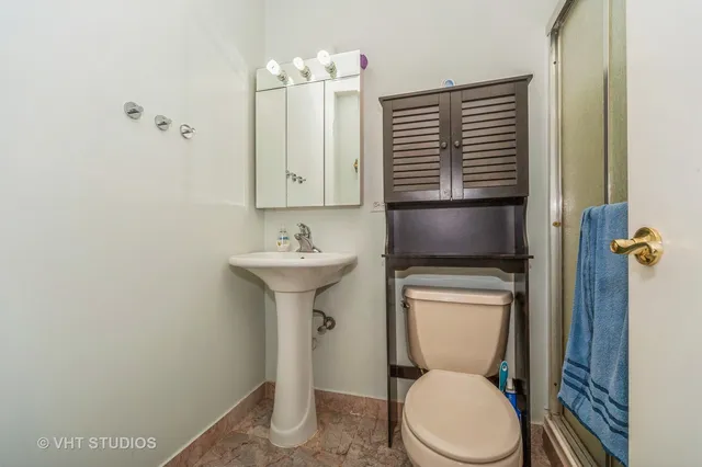 $2,000 | 1550 Sandpebble Drive, Unit 306, Wheeling, IL 60090