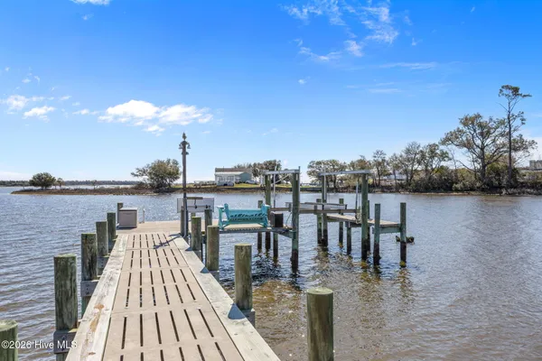 $1,900,000 | 112 Elizabeth's Way, Swansboro, NC 28584