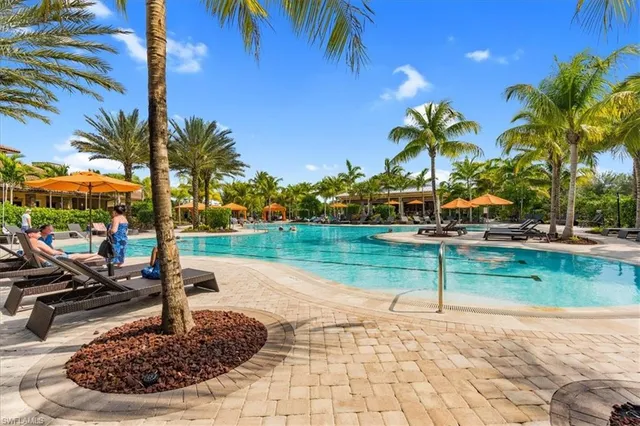a view of a yard with palm tree
