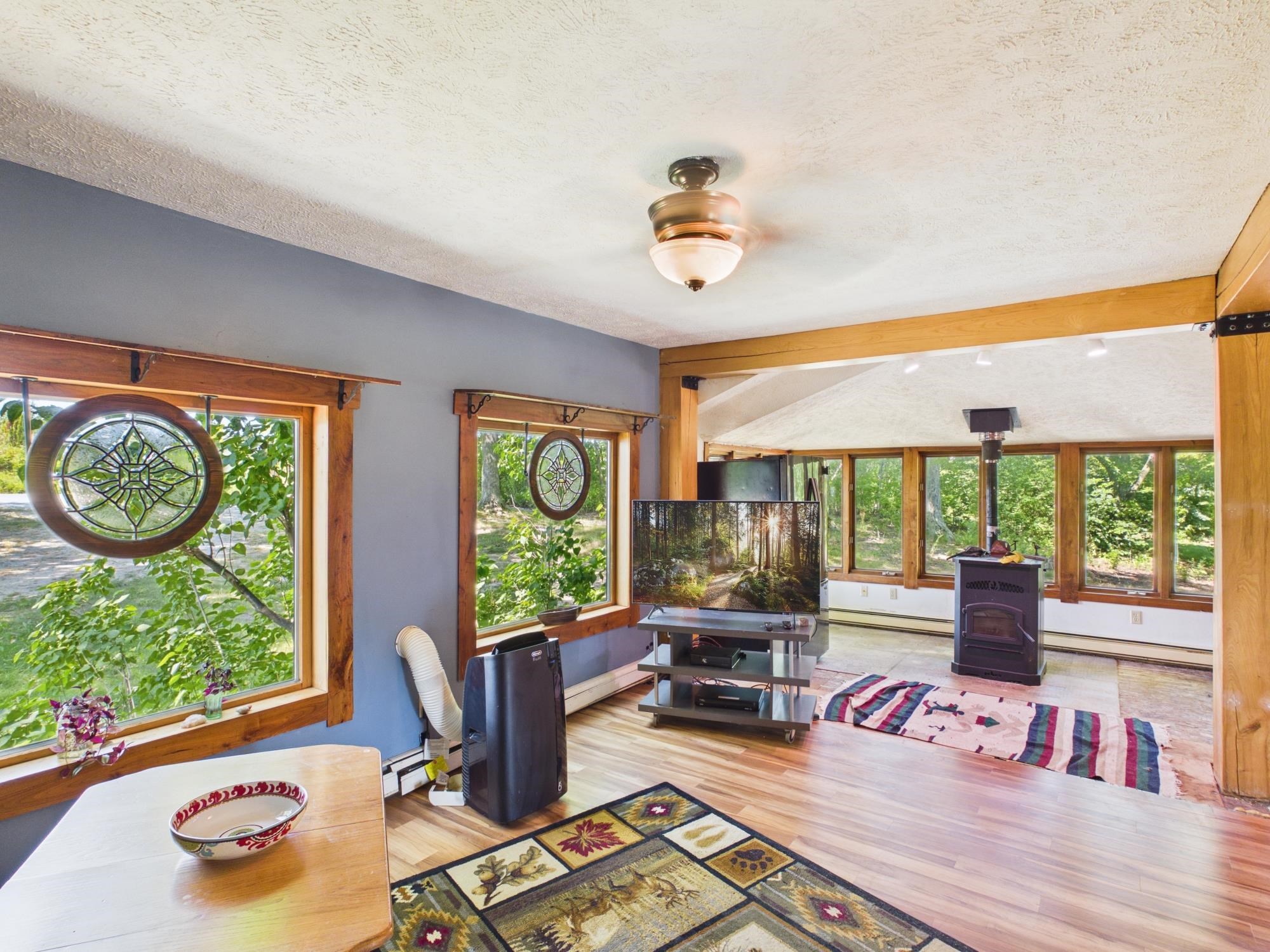 4200 North Putnam Road Suttons Bay, MI 49682 - Photo 9 of 38 1949482-b1f05040-a0f1-444f-beeb-cf79efc3db02.JPG