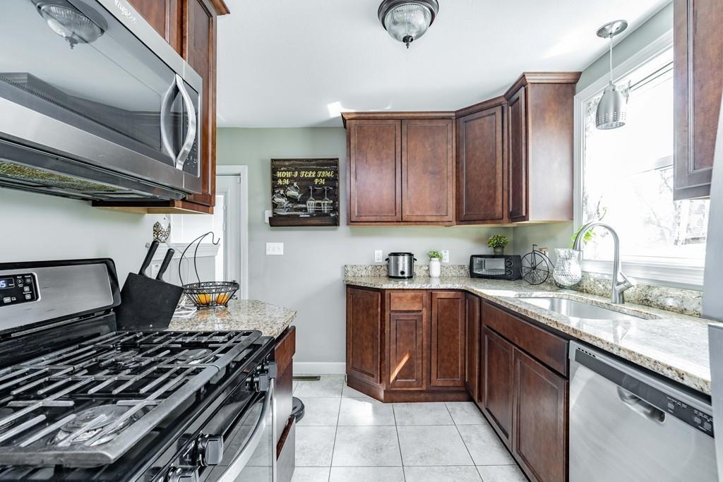 31 Tumbleweed Road Springfield, MA 01109 - Photo 1 of 29