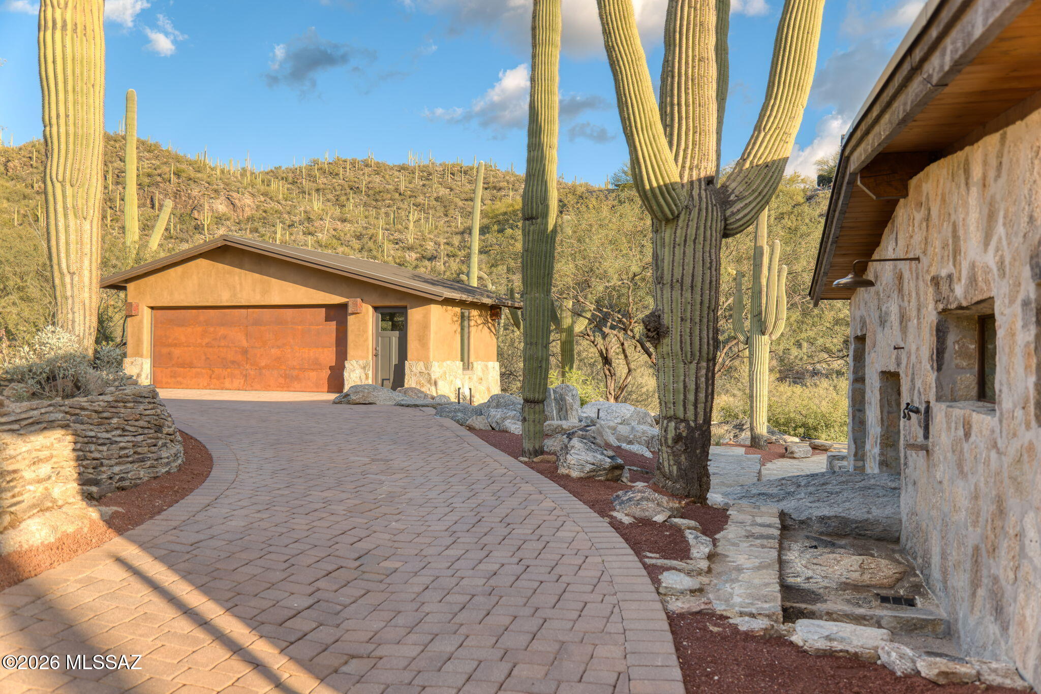 6550 North Rattlesnake Canyon Road Tucson, AZ 85750 - Photo 4 of 51 Oversized 2- Car Garage