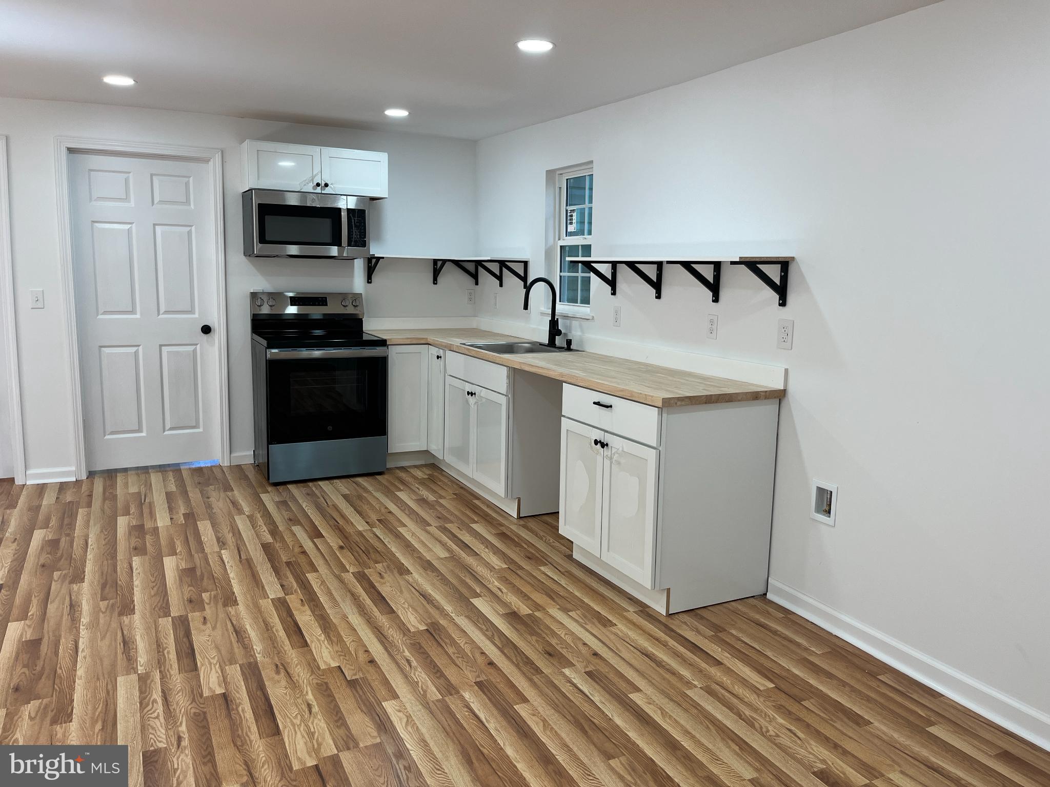 7060 Fredericks Hall Road Mineral, VA 23117 - Photo 6 of 16 a kitchen with stainless steel appliances a refrigerator and a stove top oven