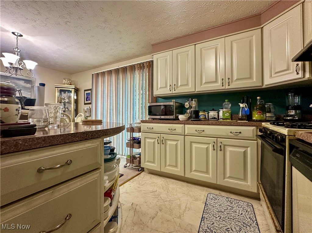 7697 Micawber Road Northeast Warren, OH 44484 - Photo 10 of 46 Gallery Image 10