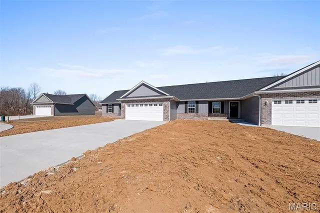 $274,900 | 276 Railroad Street, Moscow Mills, MO 63362