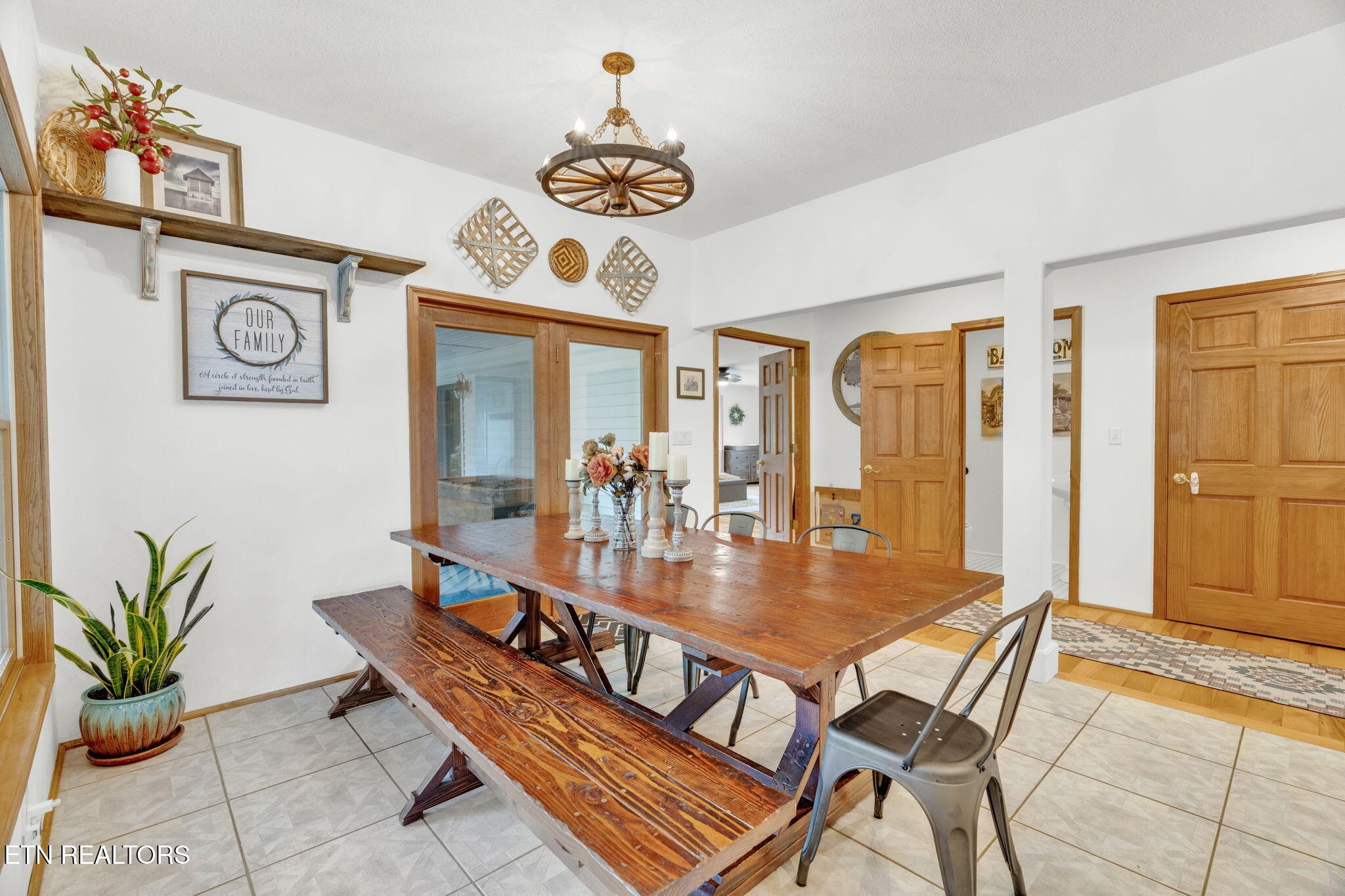 596 Clifty Creek Road Oakdale, TN 37829 - Photo 14 of 60 a dining room with furniture and window