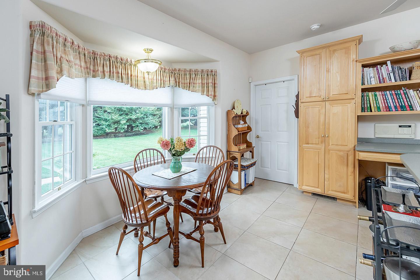 20 Eagle Drive Mullica Hill, NJ 08062 - Photo 13 of 40 Bright Breakfast nook!