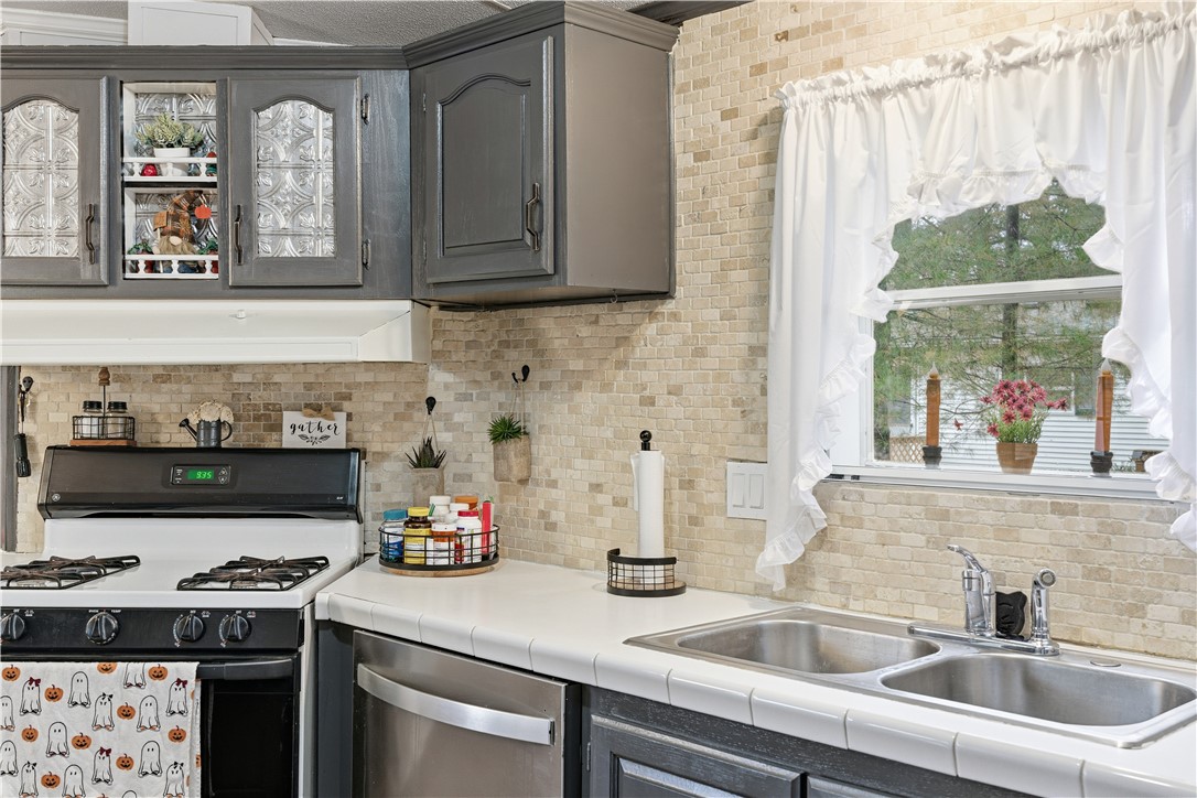 7 Kelly Lane Coventry, RI 02816 - Photo 14 of 42 Gallery Image 14
