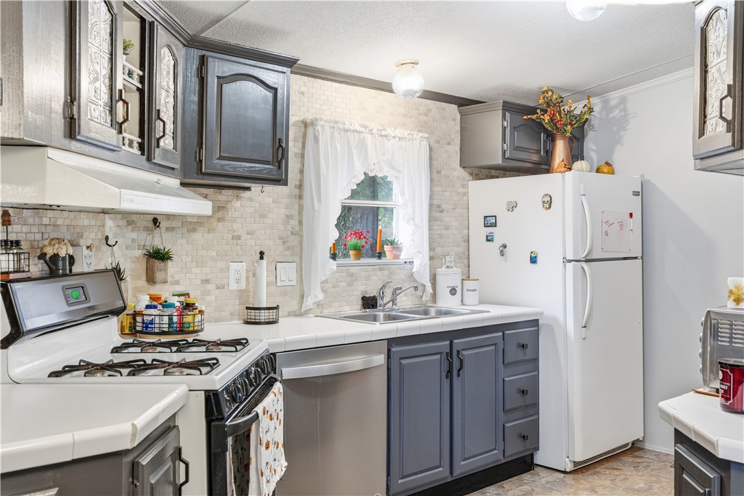 7 Kelly Lane Coventry, RI 02816 - Photo 5 of 42 Gallery Image 5