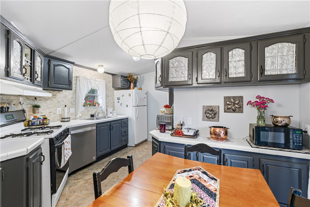 7 Kelly Lane Coventry, RI 02816 - Photo 6 of 42 Gallery Image 6