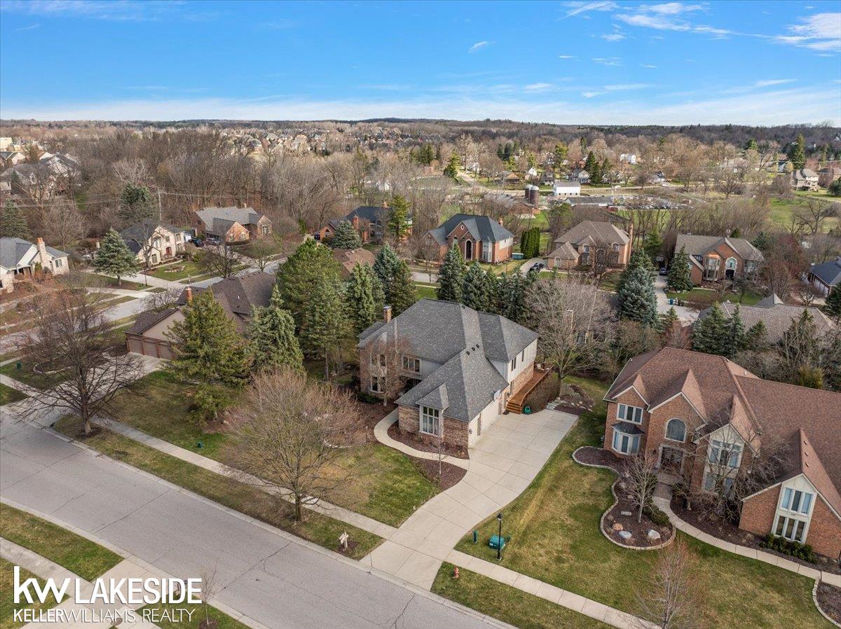 1065 Stony Pointe Boulevard Rochester, MI 48307 - Photo 26 of 90 50170424-c177160f-9da5-4165-96c6-9dd76171f525.JPG
