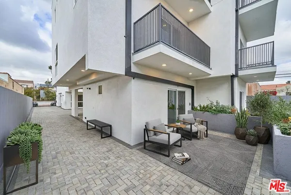 $4,766 | 1108 Queen Anne Place, Los Angeles, CA 90019