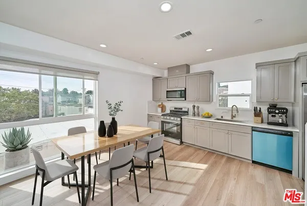 $4,766 | 1108 Queen Anne Place, Los Angeles, CA 90019