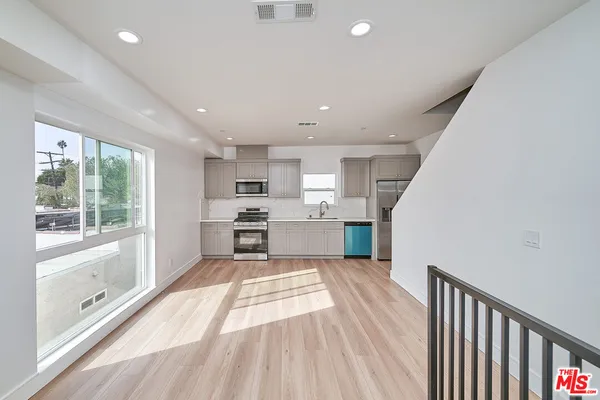 $4,766 | 1108 Queen Anne Place, Los Angeles, CA 90019