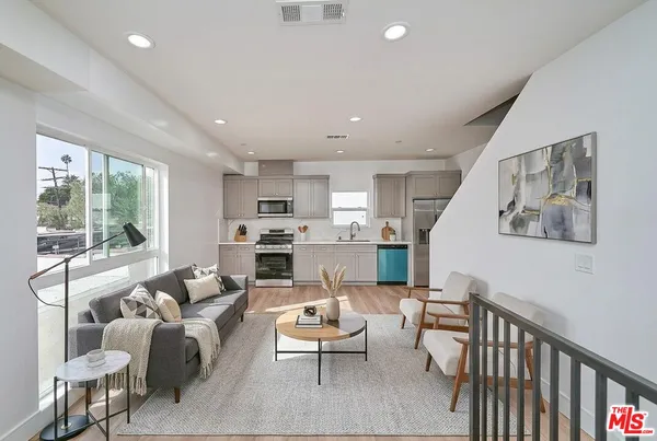 $4,766 | 1108 Queen Anne Place, Los Angeles, CA 90019