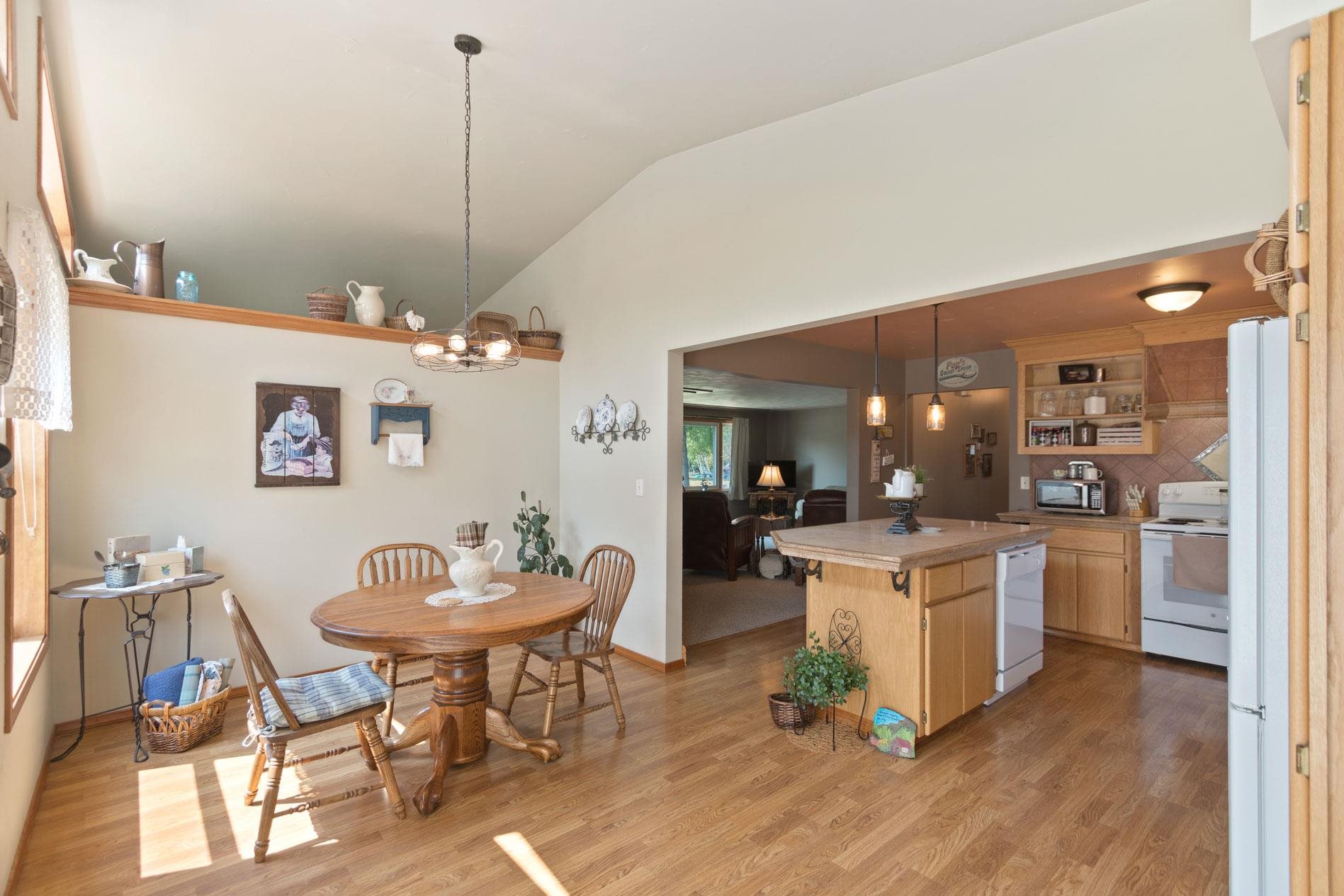 3224 North Center Road Spokane Valley, WA 99212 - Photo 8 of 41