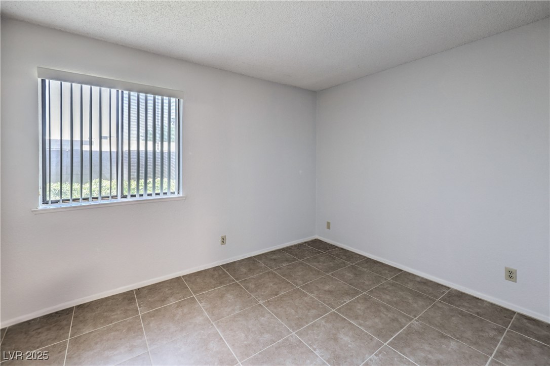 5829 Smoke Ranch Road, Unit C Las Vegas, NV 89108 - Photo 17 of 25