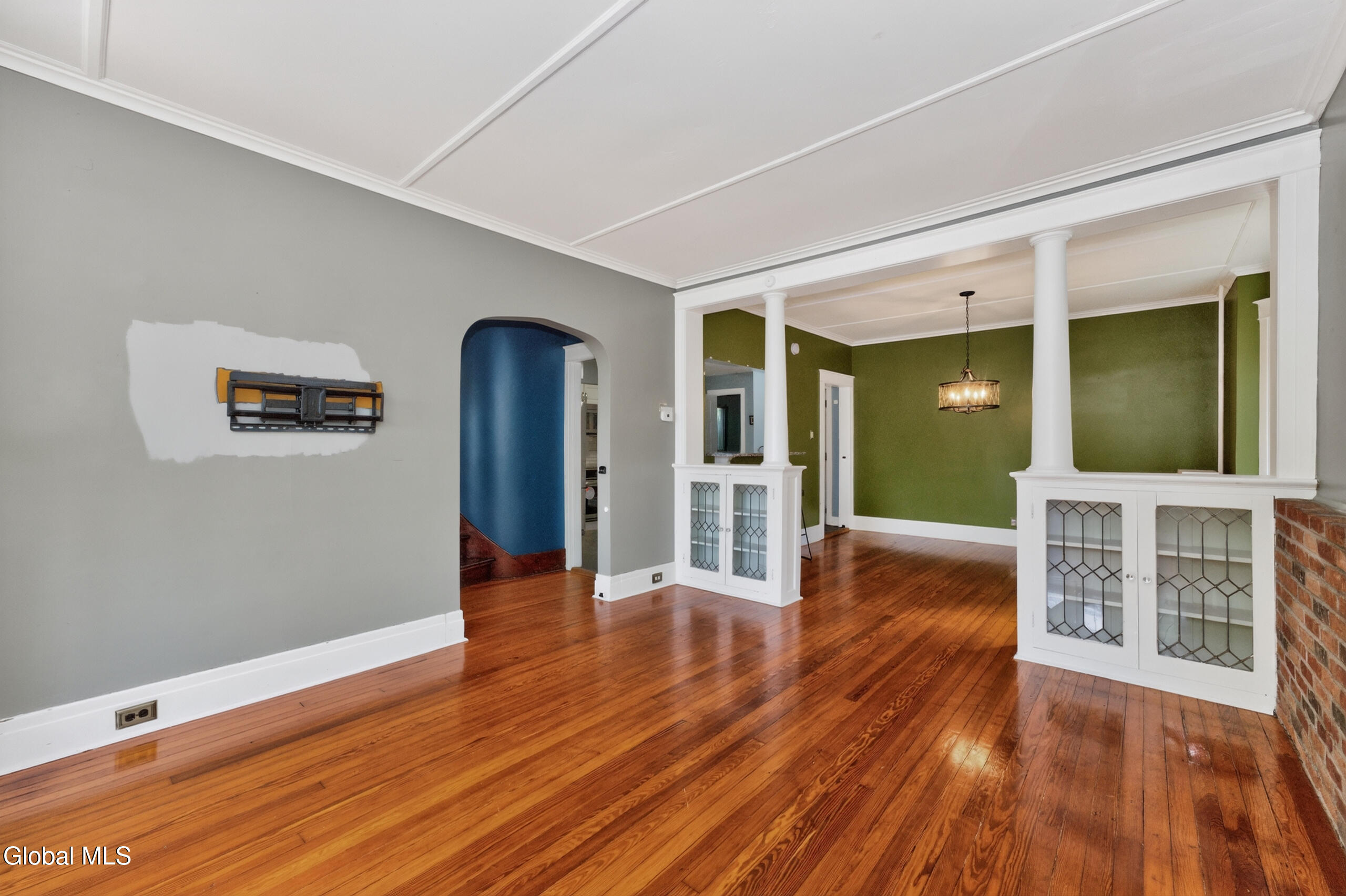 17 Northampton Road Amsterdam, NY 12010 - Photo 11 of 43 2 Livingroom 4