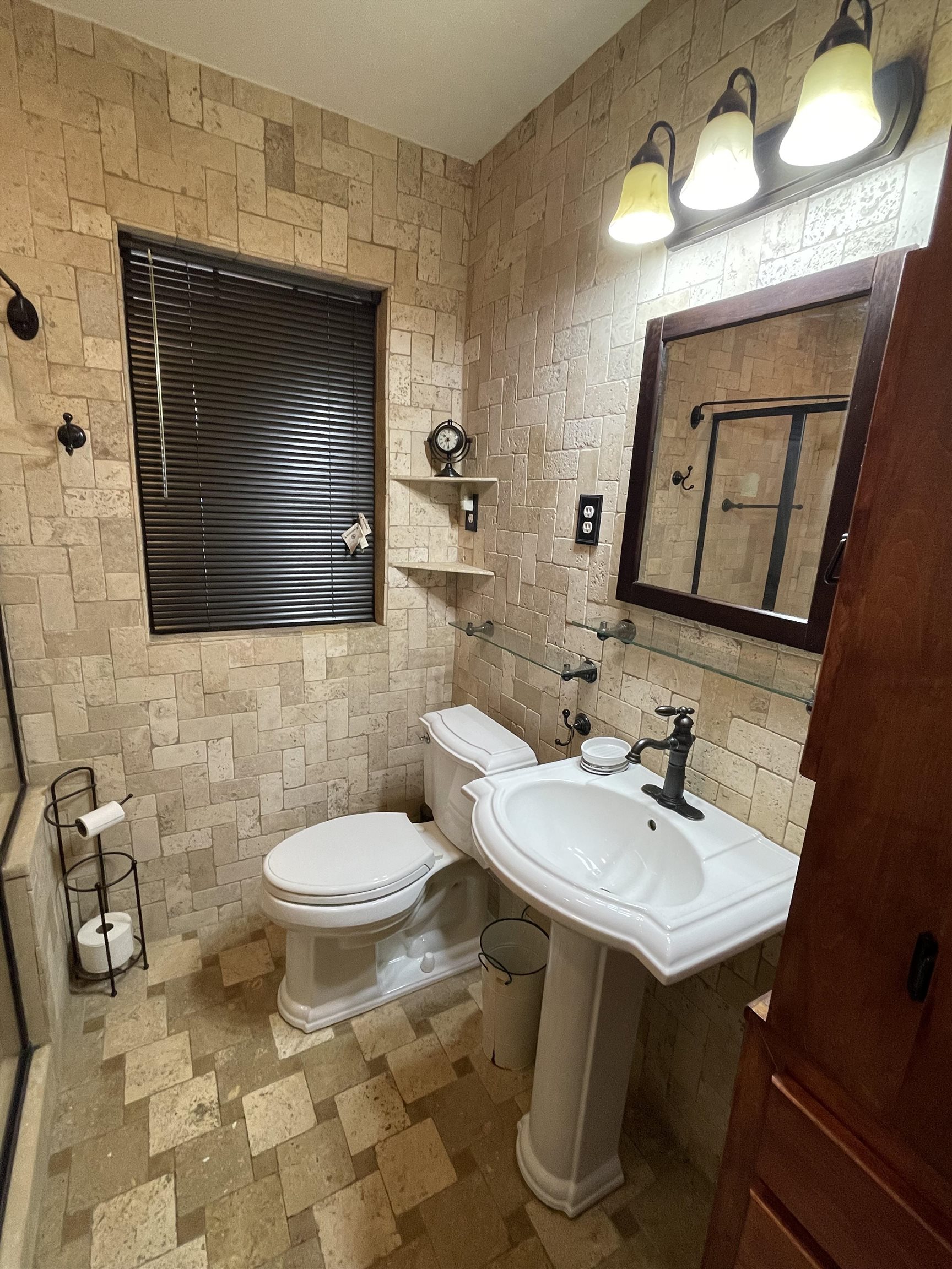 1020 Sandra Street Memphis, TN 38122 - Photo 20 of 40 a bathroom with a sink toilet and mirror