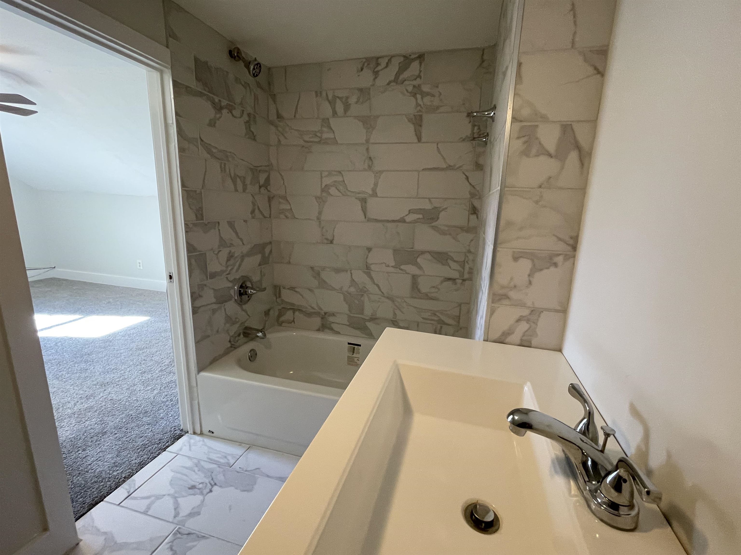 1020 Sandra Street Memphis, TN 38122 - Photo 25 of 40 a bathroom with a tub and a shower