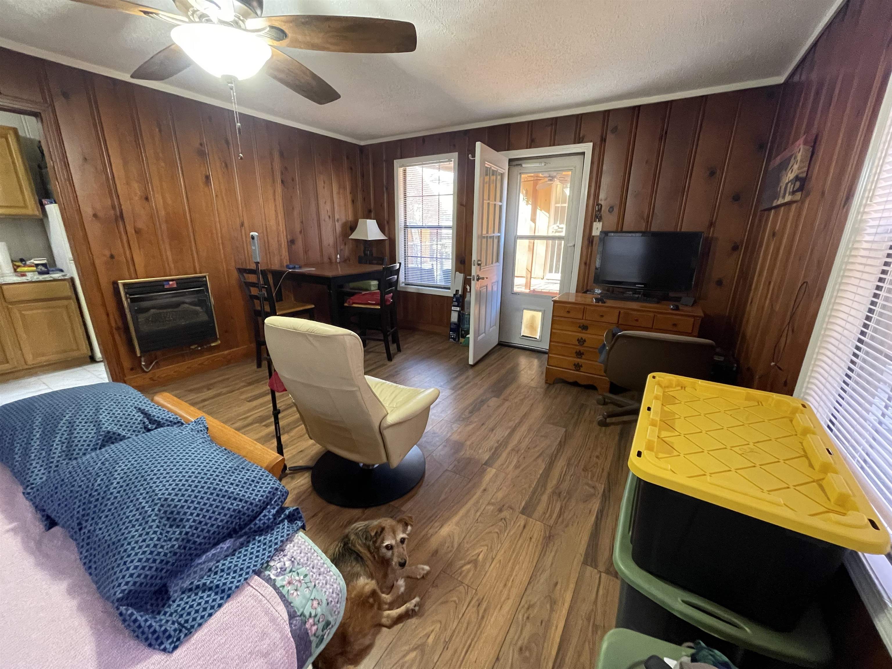 1020 Sandra Street Memphis, TN 38122 - Photo 37 of 40 a living room with furniture and a flat screen tv