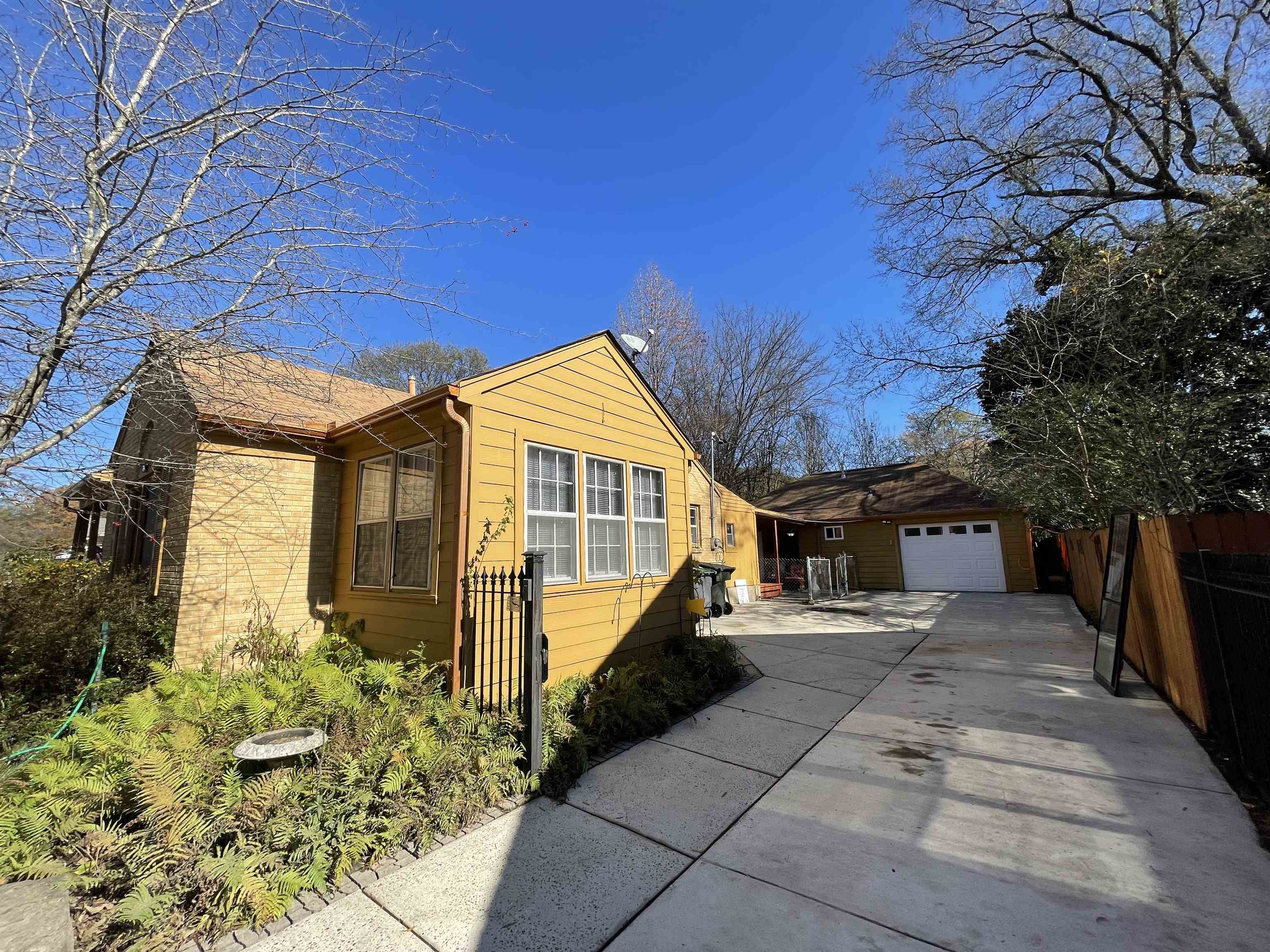 1020 Sandra Street Memphis, TN 38122 - Photo 4 of 40 a front view of a house with a yard