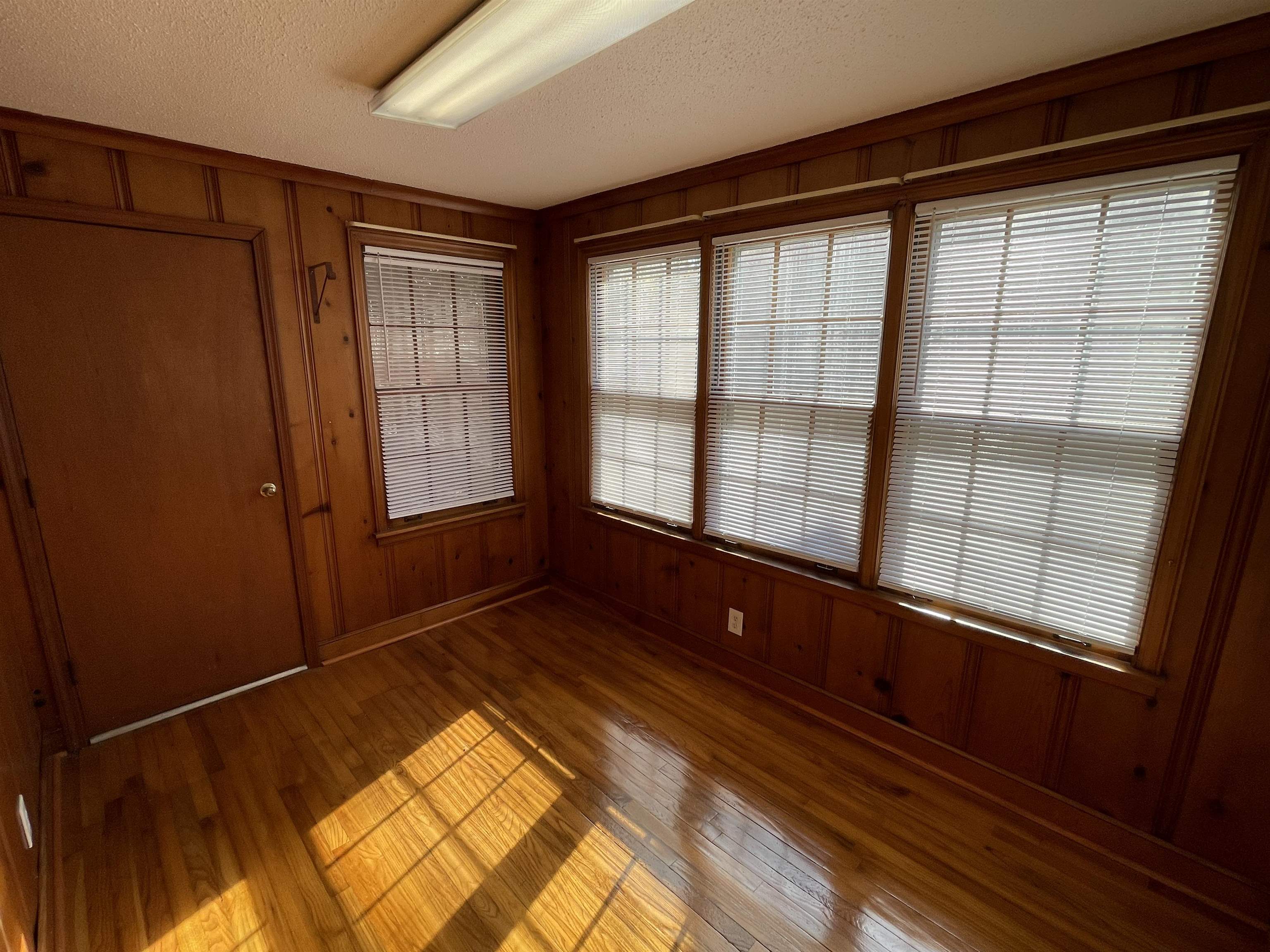 1020 Sandra Street Memphis, TN 38122 - Photo 7 of 40 a view of an empty room with a window