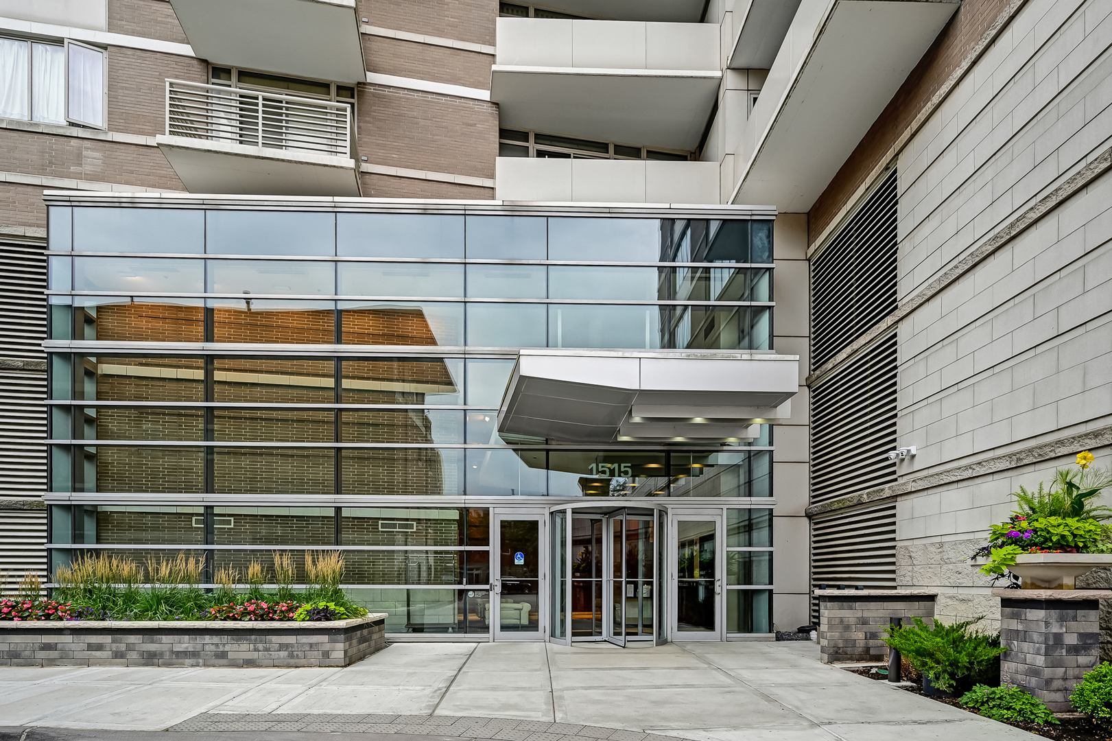 1515 South Prairie Avenue, Unit 1318 Chicago, IL 60605 - Photo 1 of 31 a front view of a building with a street