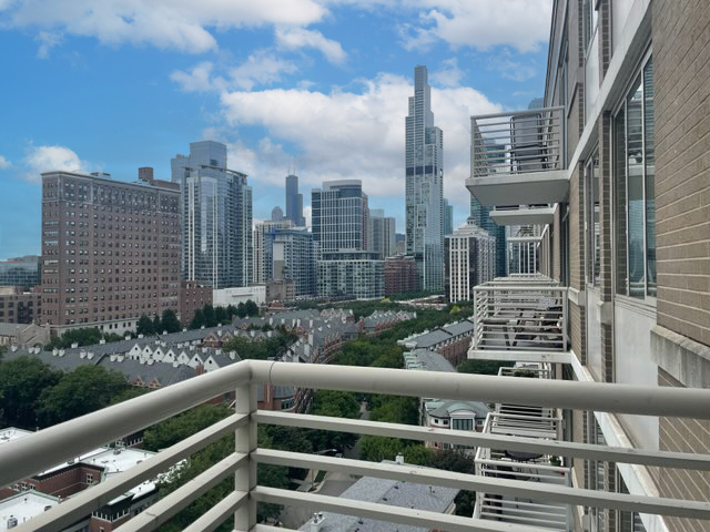 1515 South Prairie Avenue, Unit 1318 Chicago, IL 60605 - Photo 14 of 31 a view of building with city view