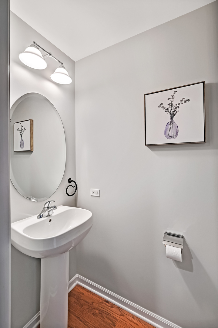 1515 South Prairie Avenue, Unit 1318 Chicago, IL 60605 - Photo 15 of 31 a bathroom with a sink and a mirror