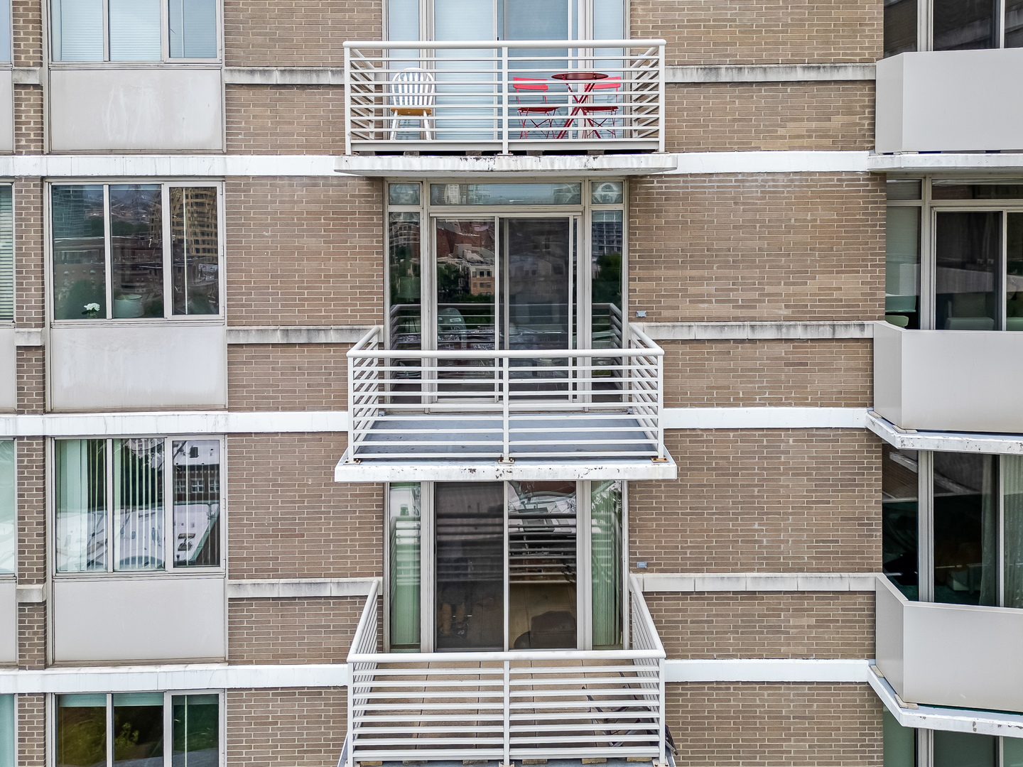 1515 South Prairie Avenue, Unit 1318 Chicago, IL 60605 - Photo 22 of 31 a view of a building with a window