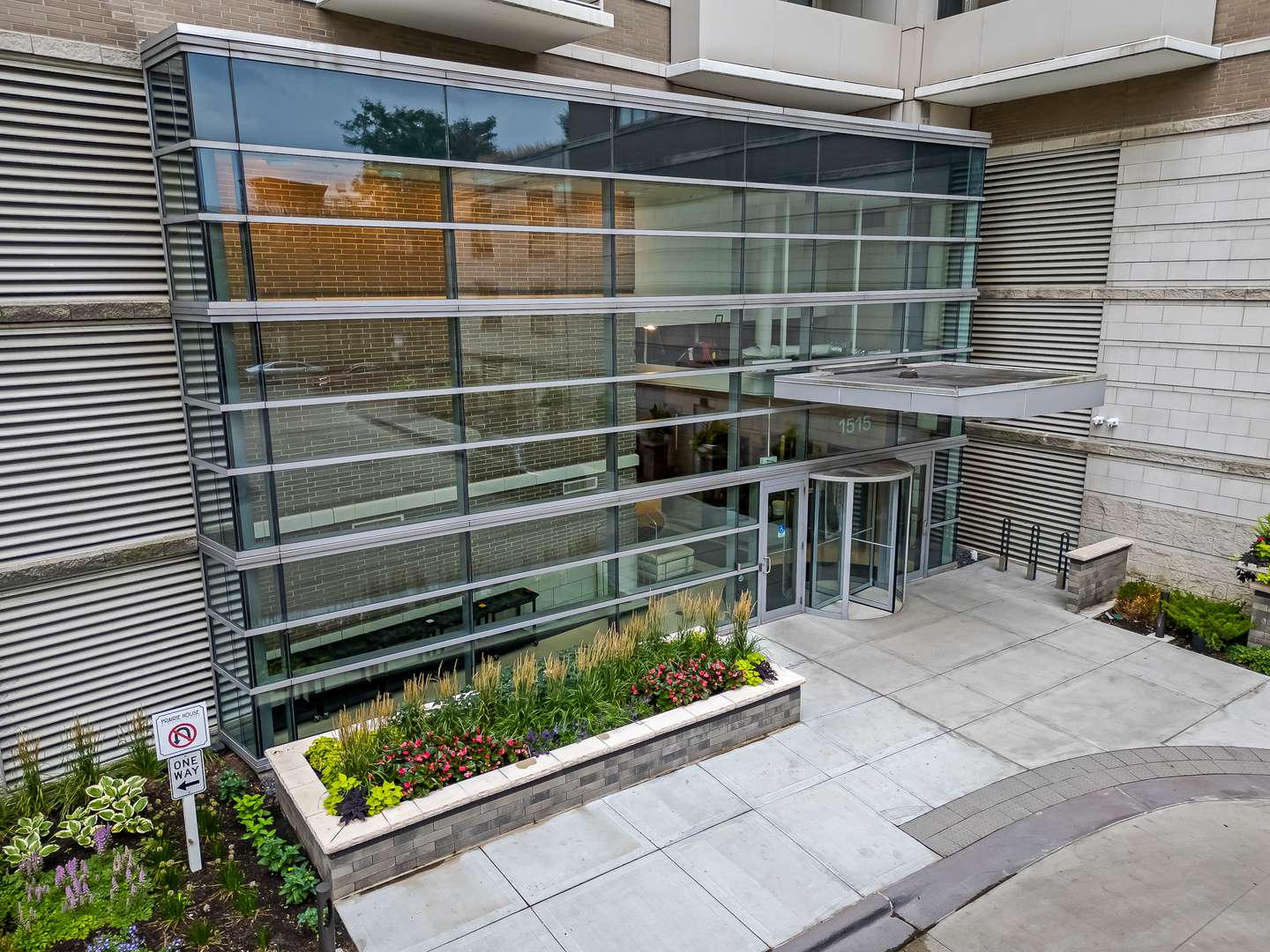 1515 South Prairie Avenue, Unit 1318 Chicago, IL 60605 - Photo 23 of 31 a view of a car garage and a window