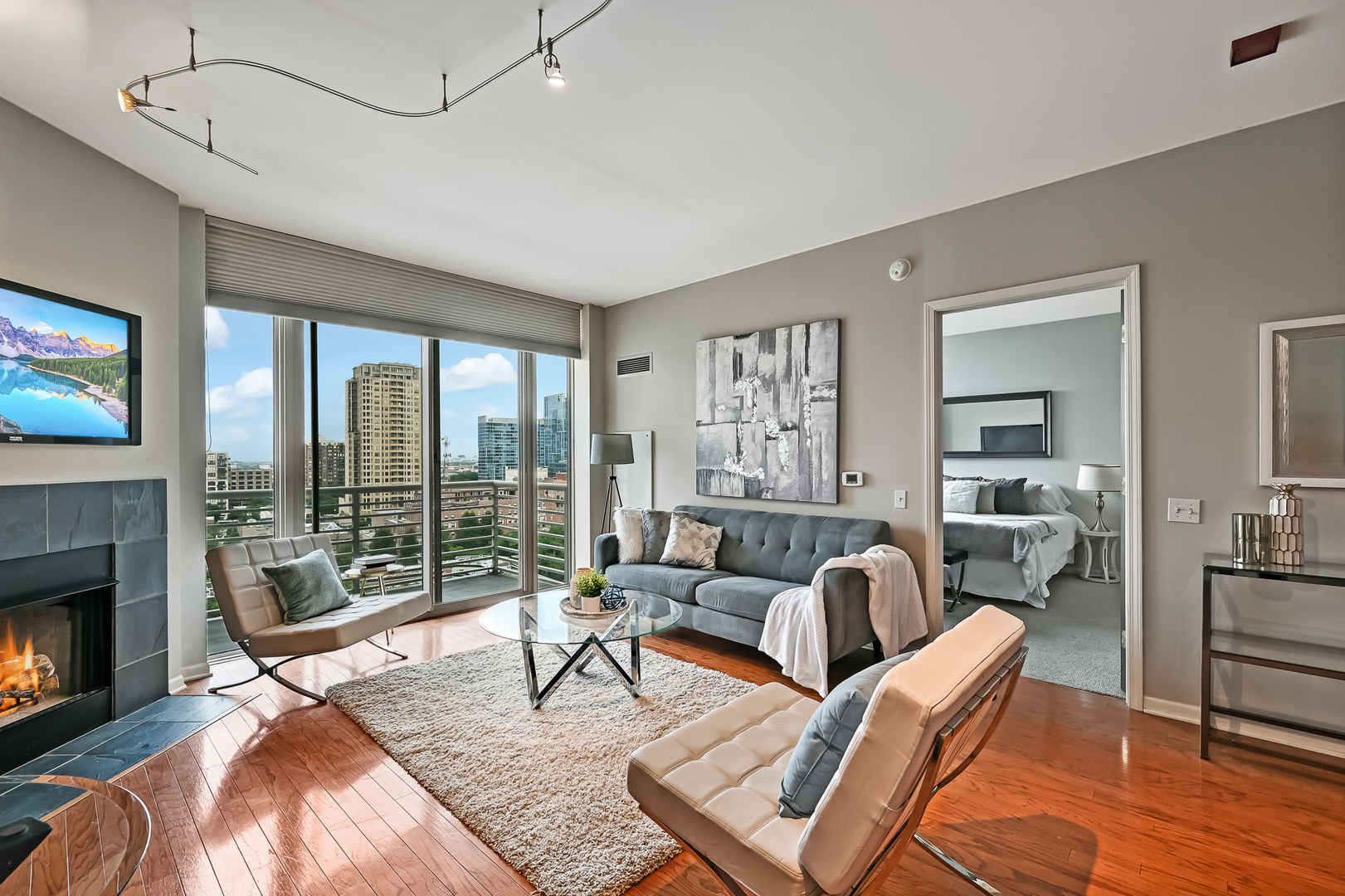 1515 South Prairie Avenue, Unit 1318 Chicago, IL 60605 - Photo 10 of 31 a living room with furniture and a fireplace