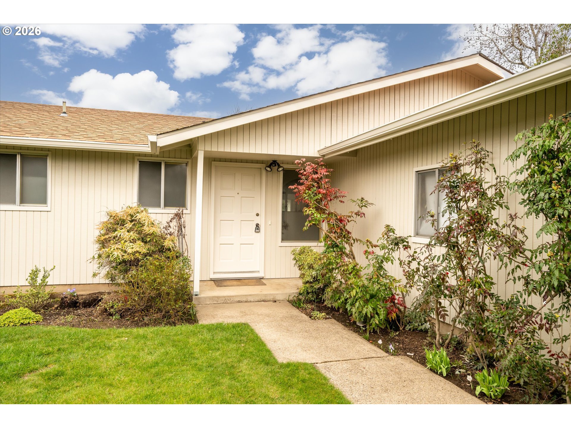 948 V Street Springfield, OR 97477 - Photo 4 of 37