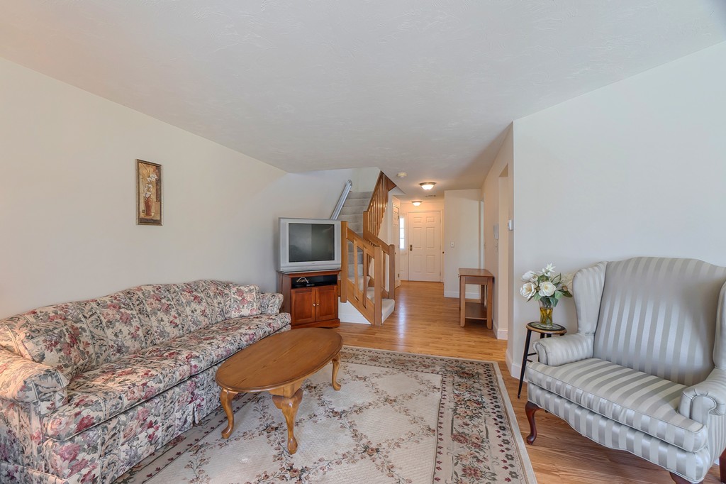 904 Ridgefield Circle, Unit B Clinton, MA 01510 - Photo 4 of 32 Gallery Image 4